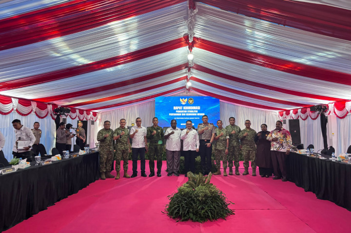 Menurut Dudung, upaya menjaga keamanan perlu tetap memperhatikan kondisi dan kebutuhan masyarakat. Komunikasi serta pendekatan persuasif juga diharapkan membuka ruang bagi kelompok yang masih berada di hutan untuk kembali ke pangkuan Ibu Pertiwi.
