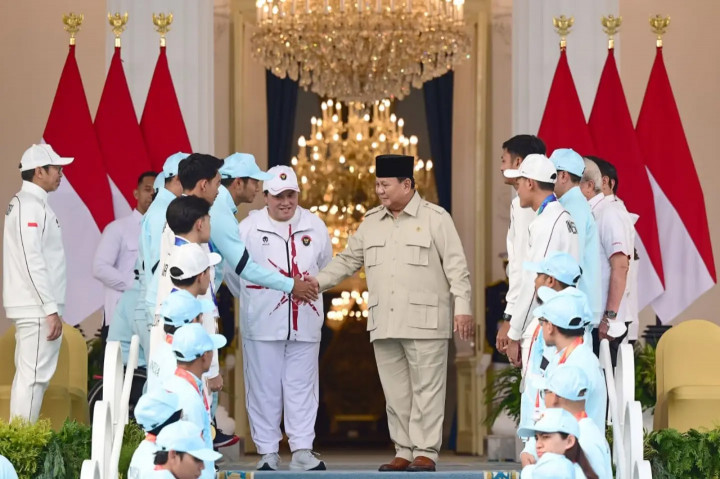 Presiden Prabowo Subianto memberikan bonus dan apresiasi kepada para atlet peraih medali pada Asian Games ke-20 dan Asian Para Games ke-5 Aichi-Nagoya 2026 di halaman Istana Merdeka, Jakarta, Kamis, 29 Oktober .