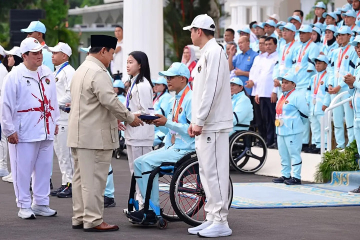 Pemerintah memberikan bonus bagi atlet nomor perorangan sebesar Rp3 miliar untuk emas, Rp525 juta untuk perak, dan Rp262,5 juta untuk perunggu, serta alokasi khusus bagi nomor ganda, beregu, dan para pelatih.
