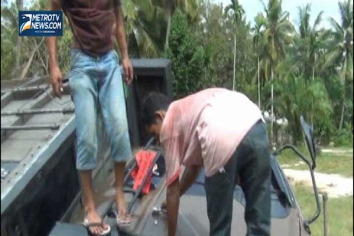 Akibat Pelebaran Jalan yang Ditinggalkan, Truk Angkut Kelontong Terbalik