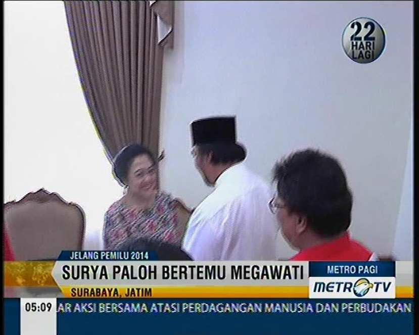 Surya Paloh Bertemu Megawati di Bandara Juanda