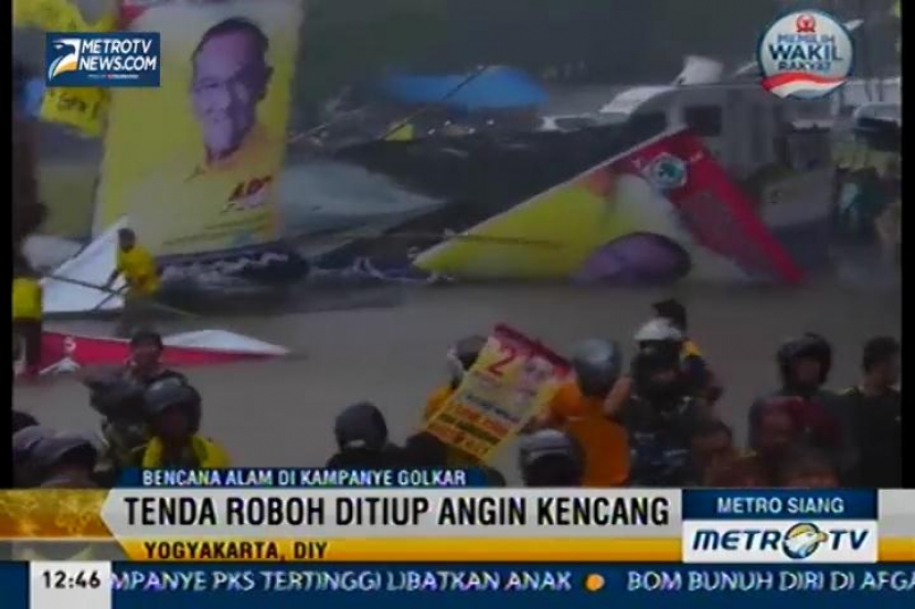 Ratusan Orang Nyaris Tertimpa Tenda Konstituen Golkar