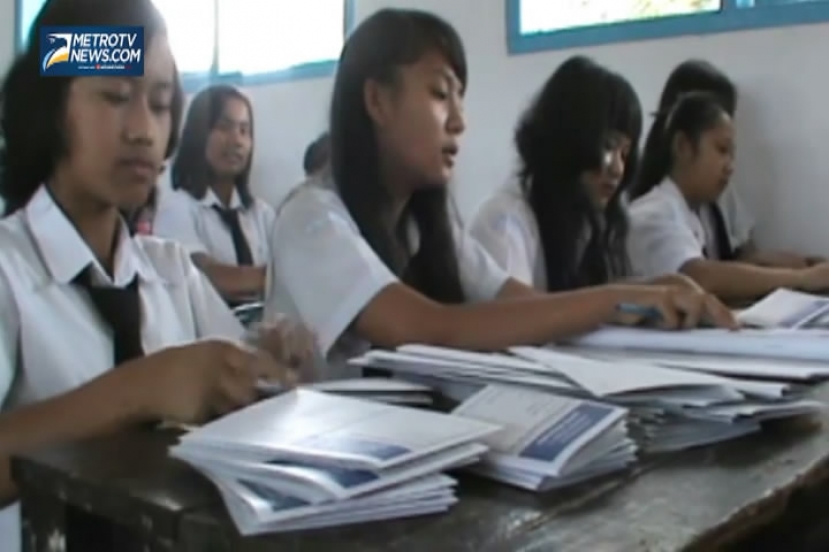 Tiga Ratus Pelajar Banjir Rezeki Dengan Melipat Surat Suara 