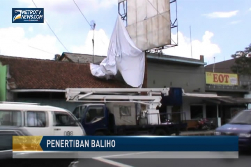 Panwas Tasikmalaya Tertibkan Sejumlah Baliho