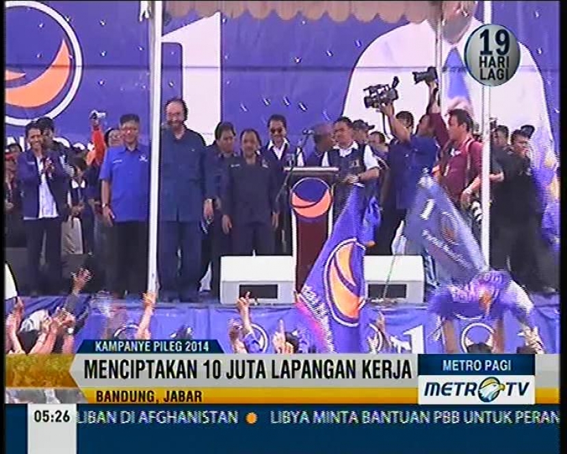 Ribuan Massa Hadiri Kampanye Partai Nasdem di Bandung  