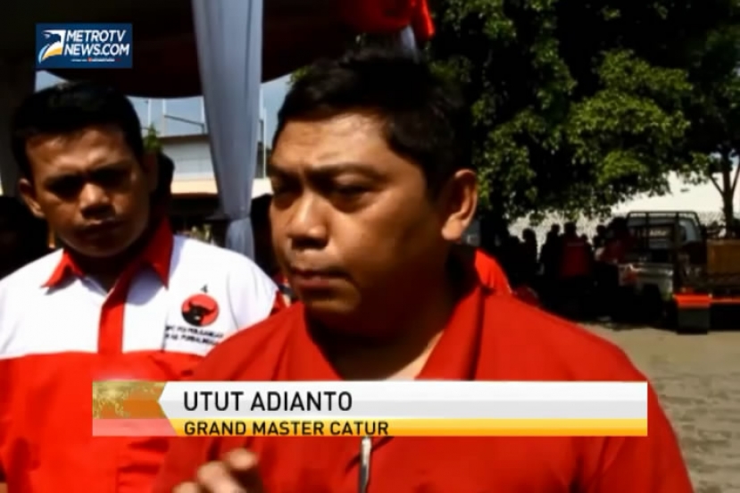 Utut Melawan 20 Pecatur Sekaligus Saat Kampanye