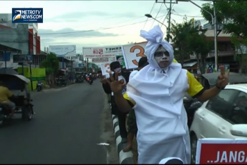 Demi Mencari Pemilih, PKS Gorontalo Sebar Pocong di Jalanan
