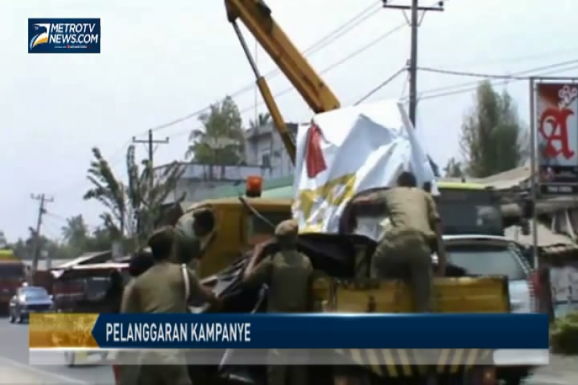 Panwaslu dan Satpol PP Bersihkan Alat Peraga Kampanye