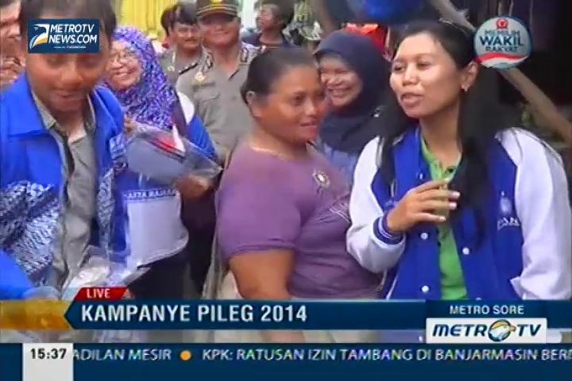 Caleg PAN Blusukan ke Pasar Johar