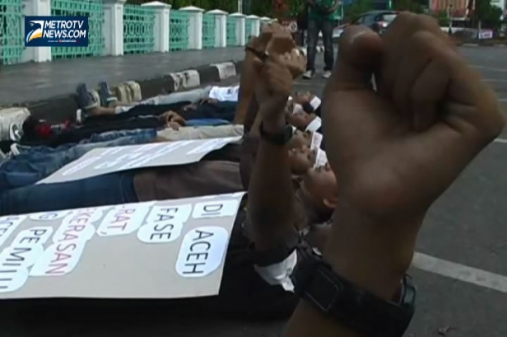 Protes Kekerasan Jelang Pemilu, Mahasiswa Lakukan Aksi Tidur