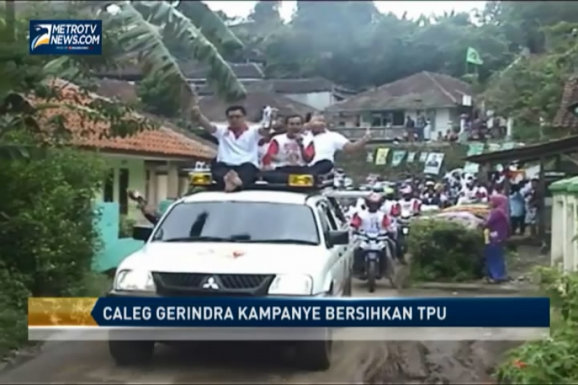 Caleg Gerindra Kampanye Bersihkan TPU