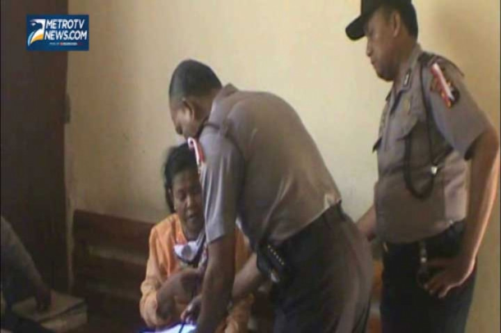 Wanita Paruhbaya Nekat Mencopet