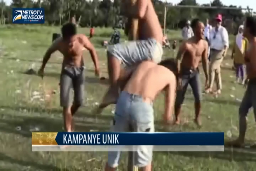 Caleg Gerindra di Rembang Gelar Panjat Pinang