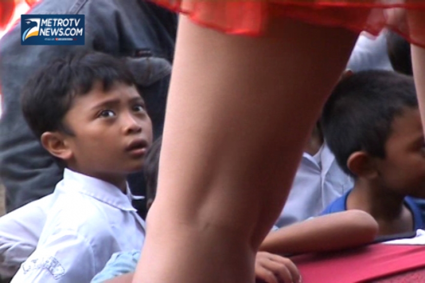 Anak Kecil Terpaku Lihat Pedangdut Goyang Seronok dalam Kampanye