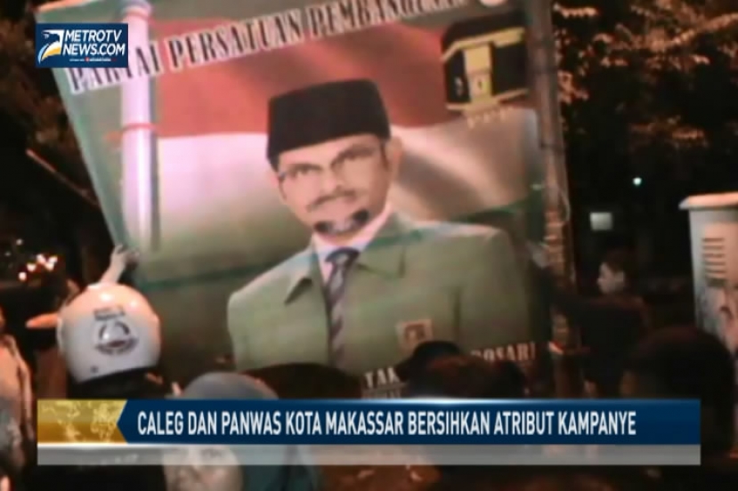 Caleg dan Panwas Kota Makassar Bersihkan Atribut Kampanye