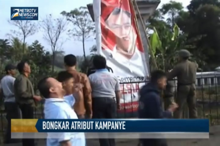 Ratusan Atribut Parpol Ditertibkan