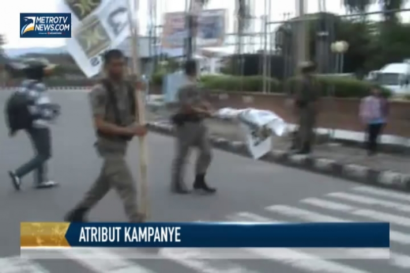 Penertiban Alat Peraga Caleg di Padang Pilih Kasih