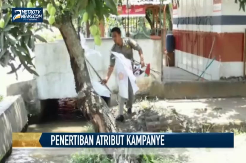 Panwaslu dan Satpol PP Bersihkan Atribut Kampanye