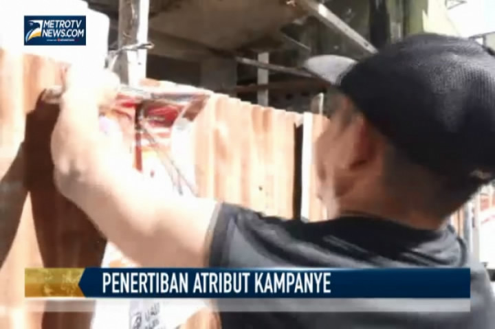 Satpol PP Tertibkan Atribut Kampanye Caleg Bandel