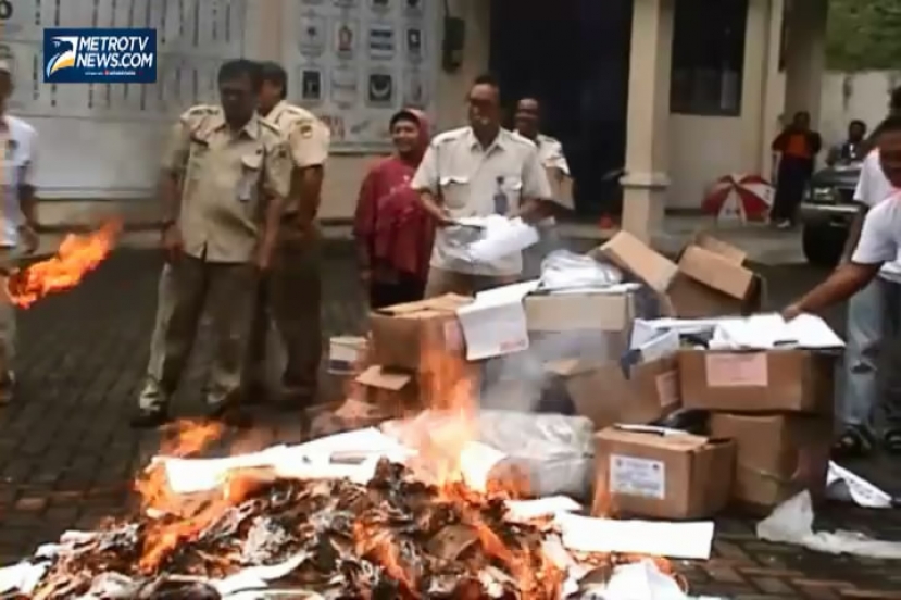KPU Kabupaten Malang Musnahkan Surat Suara Rusak