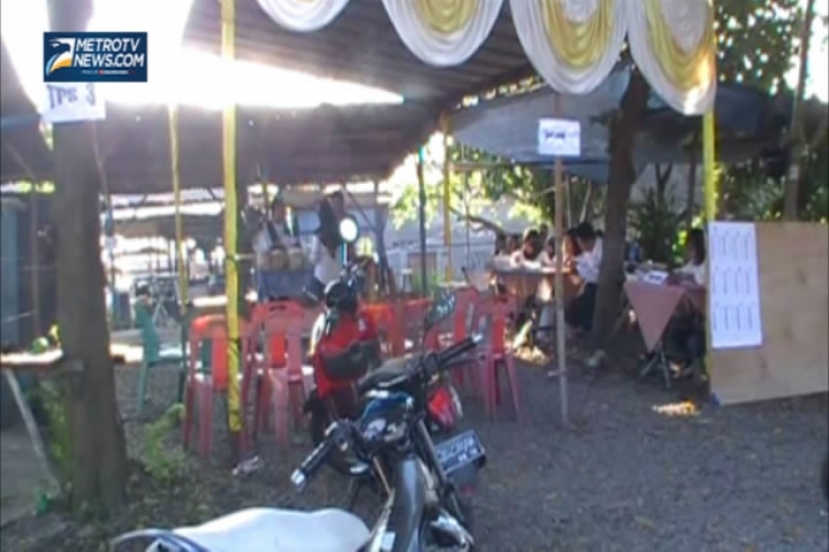 TPS Belum Dibuka, Petugas Masih Cek Surat Suara