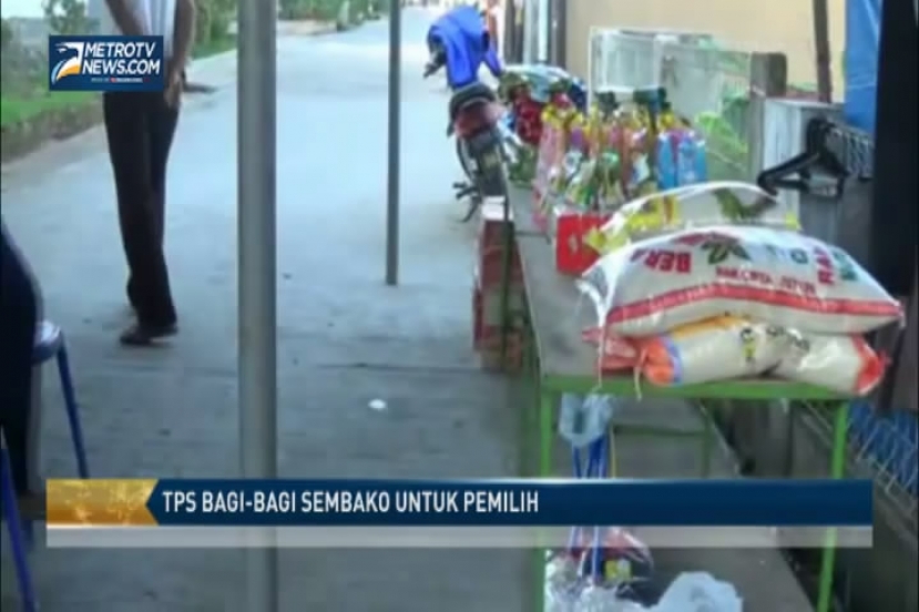 TPS Bagi-Bagi Sembako untuk Pemilih