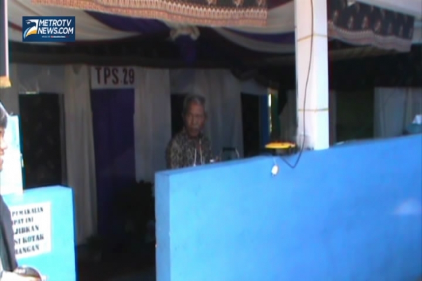  Warga Ramai-Ramai Nyoblos Caleg di WC Umum