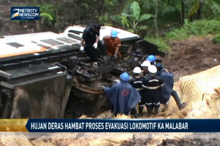 Hujan Deras Hambat Proses Evakuasi Lokomotif KA Malabar