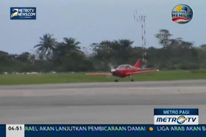 Dua Pesawat Tempur TNI AU Giring Pesawat Asing Mendarat di Bandara