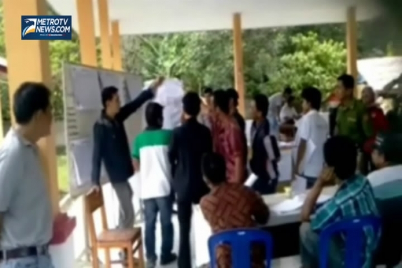 Rekapitulasi Suara di Kecamatan Ricuh