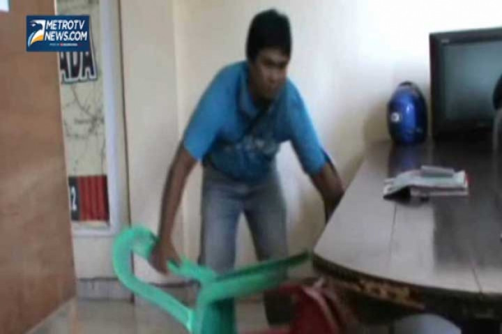 Massa Caleg Rusak Kantor Panwaslu di Pare-pare 