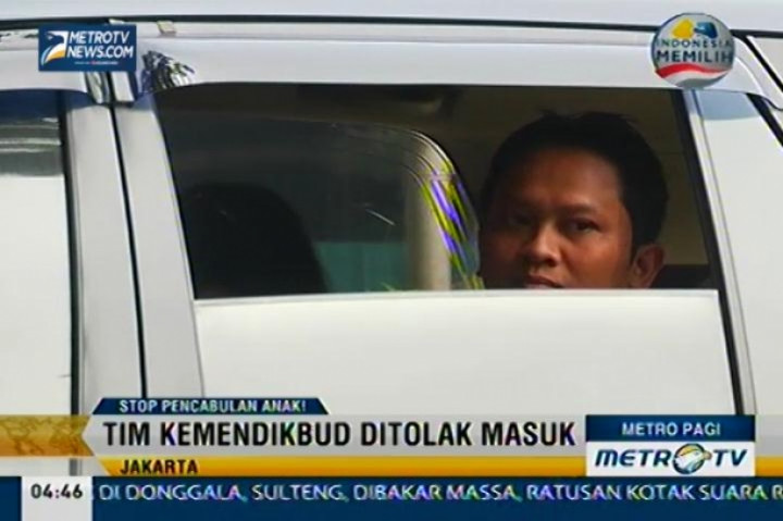 Tim Kemendikbud dan Wartawan Ditolak Masuk ke Dalam Jakarta International School