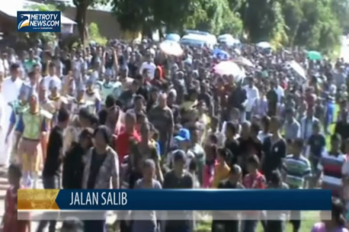 Ribuan Umat Katolik Gelar Jalan Salib