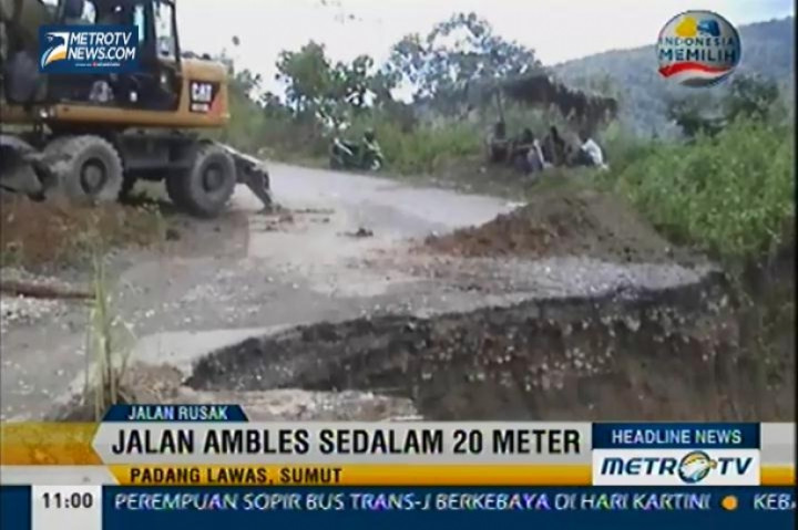 Jalan Ambles Sedalam 20 Meter