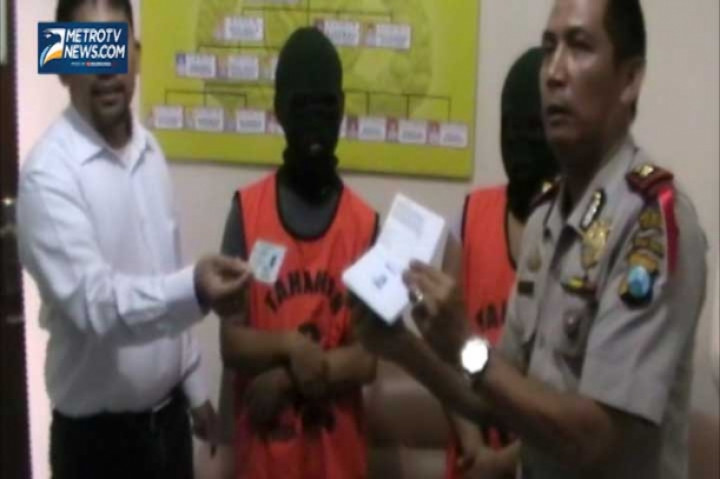 Surabaya, Dua Waria Mengaku Polisi Ditangkap