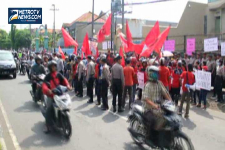  Unjukrasa Buruh Pabrik Biskuit di Sidoarjo