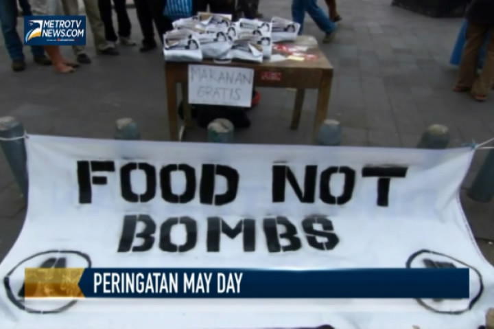 Aksi May Day dengan Bagikan Nasi Bungkus