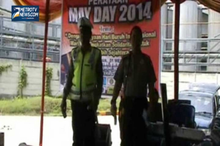 Polisi Medan Sambut May Day dengan Organ Tunggal
