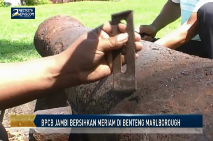 BPCB Jambi Bersihkan Meriam di Benteng Marlborough