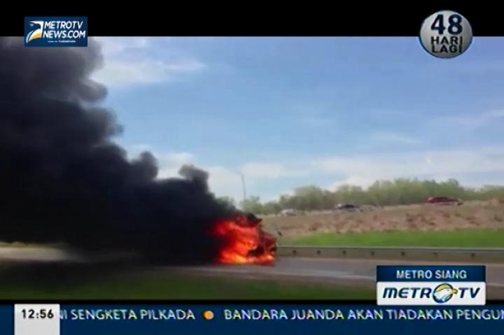 Sebuah Bus Sekolah Terbakar