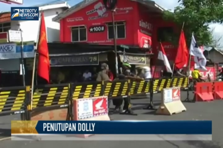 Jelang Penutupan, Warga Blokade Jalan Masuk Dolly