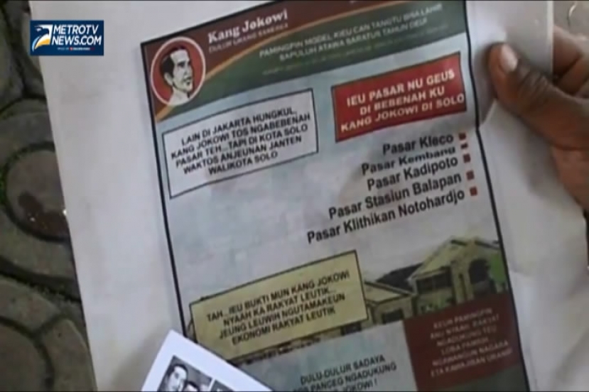 Lawan Kampanye Hitam, Relawan Bagikan Tabloid Jokowi
