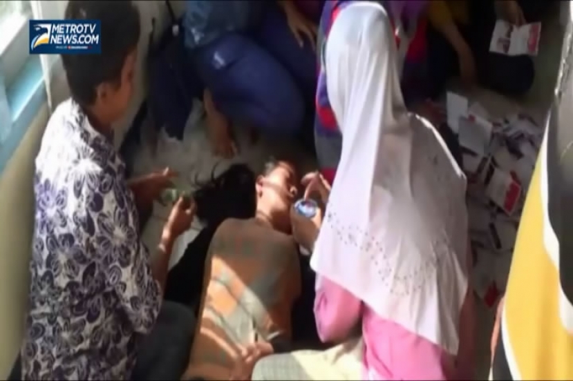 Kelelahan, Pekerja Sortir Surat Suara Jatuh Pingsan