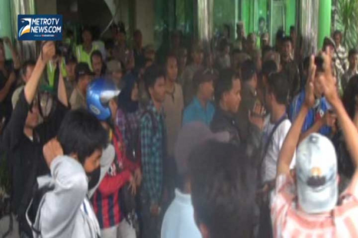 Unjuk Rasa Korban Eksekusi lahan di Karawang