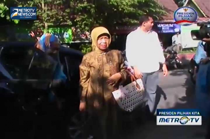 Ibunda Jokowi Nyoblos di TPS 22 Manahan 