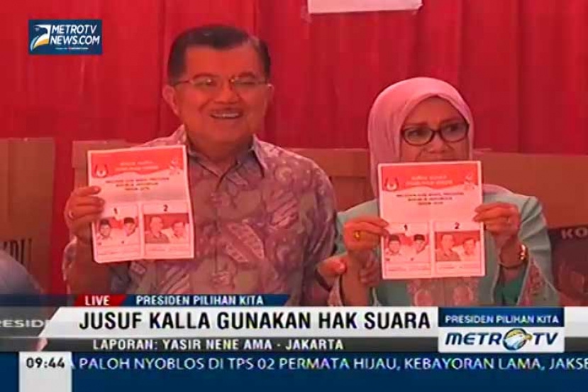 Jusuf Kalla Gunakan Hak Suara di TPS 03 Kebayoran Baru