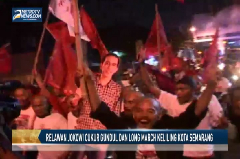 Relawan Jokowi Cukur Gundul dan Long March Keliling Kota Semarang 