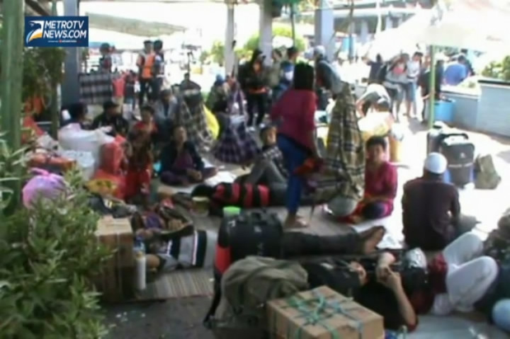 Rela Menginap 3 Malam di Pelabuhan Demi Tiket Mudik