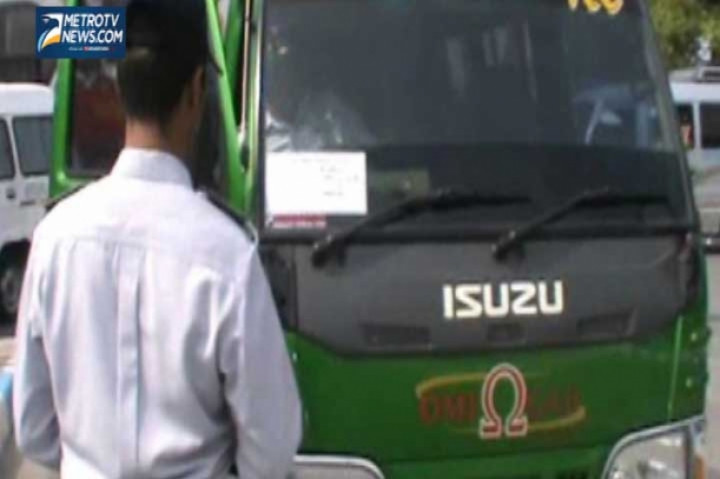 Tim Gabungan Melakukan Razia Kelayakan Angkutan Mudik