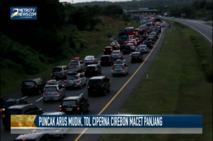 Puncak Arus Mudik, Tol Ciperna Cirebon Macet Panjang